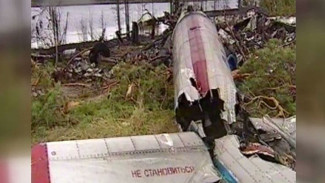 В Ноябрьске почтили память погибших 15 лет назад в авиакатастрофе возле поселка Вынгапуровский
