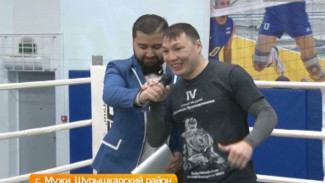 На Ямале провёл тренировку чемпион мира по боксу Руслан Проводников