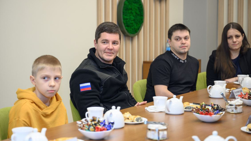 Дмитрий Артюхов пообщался с героями СВО и их родными в Новом Уренгое