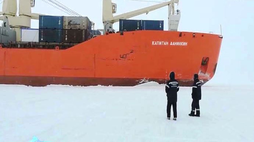 Мурманские портовики завершили погрузку «арктического» груза на теплоход «Капитан Данилкин»