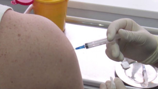 Опасные вирусы: ямальцев призывают пройти вакцинацию