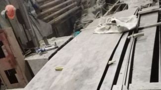 На заводе в Салехарде на сварщика упал металлический лист 