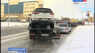 Показательная эвакуация. В Губкинском ужесточают контроль  над  парковками