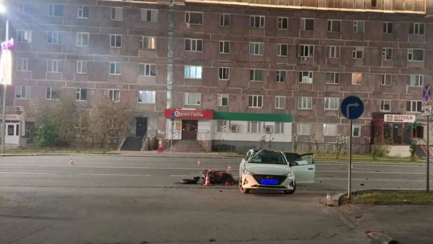 В Новом Уренгое в результате ДТП погиб мотоциклист