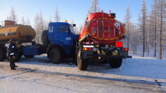 Полиция Пуровского района выясняет причины столкновения грузовиков с огнеопасным грузом