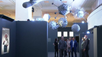 Люди и вирусы: в главном музее Ямала открылась уникальная выставка