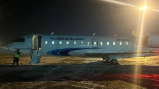 Техническая неисправность: самолет авиакомпании «Ямал» совершил вынужденную посадку в Новосибирске