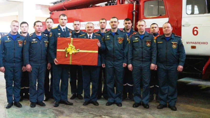 В преддверии юбилея Победы огнеборцы Муравленко сделали подарки труженицам тыла 