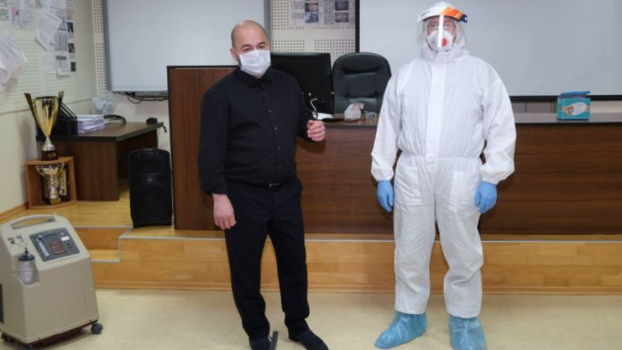В Тазовскую больницу поступили защитные костюмы для работы в условиях Крайнего Севера