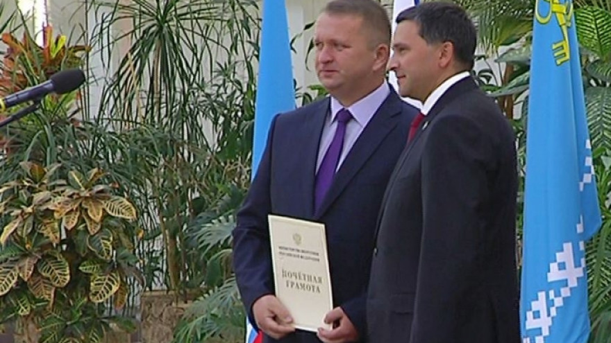 Губернатор вручил государственные и окружные награды выдающимся жителям Муравленко