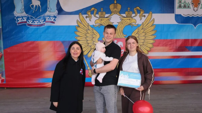 Десять молодых семей Приуральского района получили жилищные сертификаты