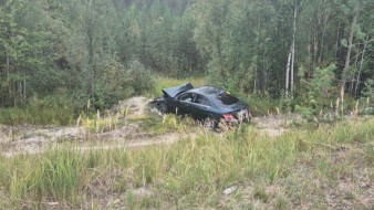 В Губкинском девушка на Мерсе вылетела в кювет