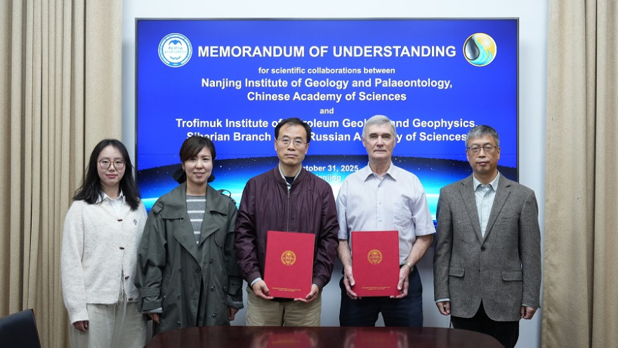 Российские и китайские ученые будут изучать палеонтологические коллекции Арктики