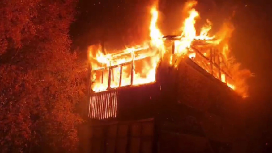Жильцам сгоревшего в Ноябрьске дома выплатят материальную помощь