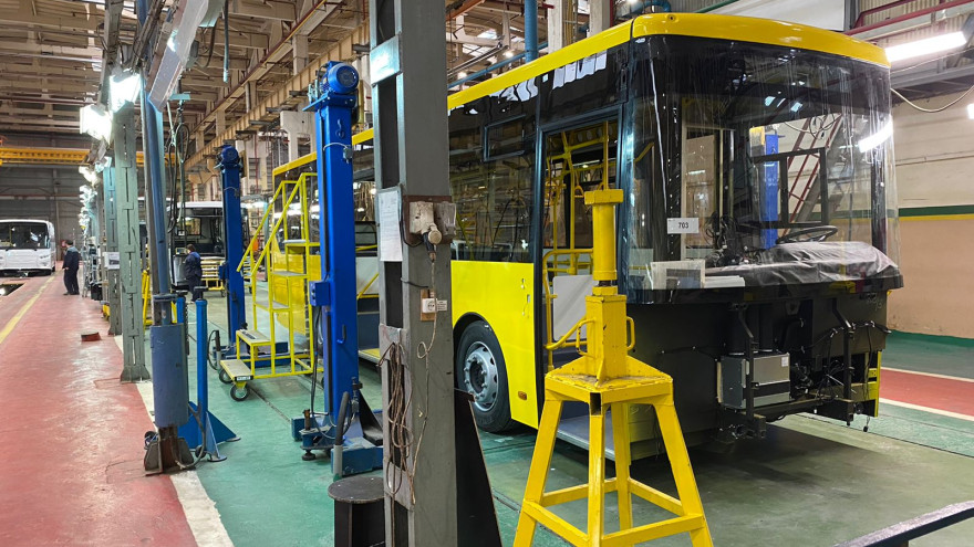 На курганских заводах изготовят для Ямала автобусы и дорожную технику