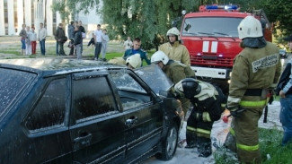 На дороге Тазовский-Новозаполярный загорелся автомобиль