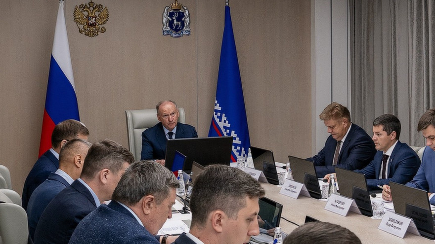 Патрушев: нужны дополнительные меры обеспечения безопасности мореплавания по Севморпути