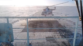 Спасательная операция в Карском море: моряка сняли с судна и отправили в больницу