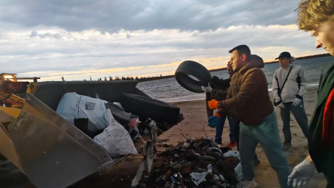 Мусорный след отдыха: волонтёры очистили берега трёх озёр в Новом Уренгое