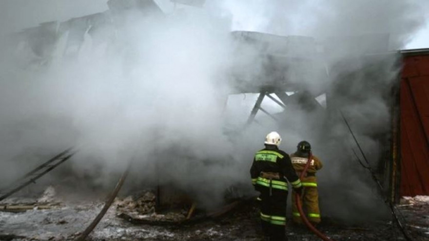 В микрорайоне Коротчаево Нового Уренгоя сгорела столовая, погибли два человека
