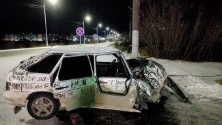 Пассажир ВАЗ сломал нос в ночном ДТП на Ямале