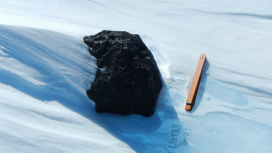 Российские ученые нашли в Антарктиде 2 метеорита