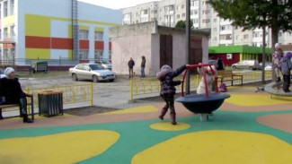 Теперь жители Надыма будут улыбаться чаще: в городе торжественно открыли новые детские площадки