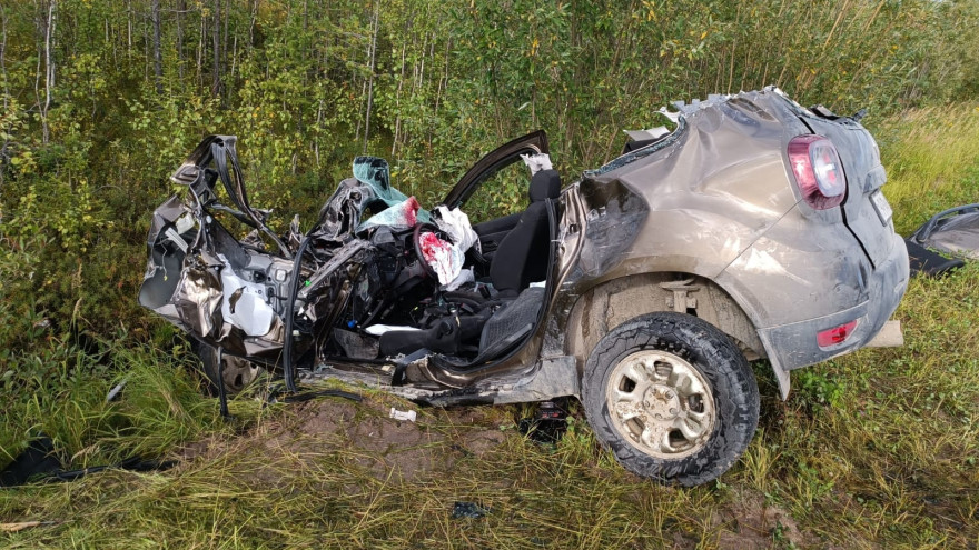 Страшное ДТП в Ноябрьске: водитель иномарки погиб после столкновения с грузовиком