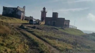 Особая миссия: маяк Сысоева уже 50 лет освещает путь морякам
