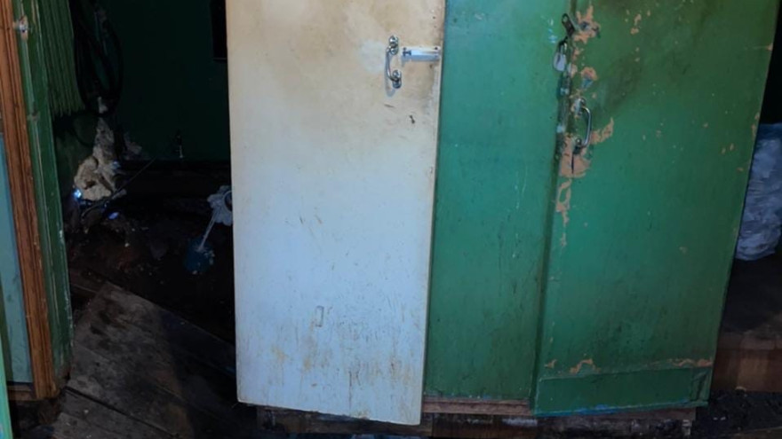 Прогнил пол, рухнул туалет: в салехардском общежитии люди вынуждены жить в нечеловеческих условиях 