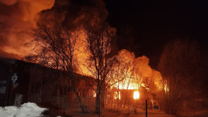 В Надыме произошел крупный пожар в здании поликлиники