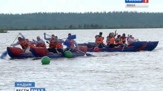 В Надыме на озере Янтарное прошли гонки на катамаранах