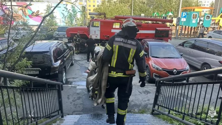 В Салехарде спасли трёх человек при пожаре