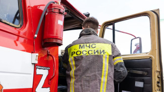 В Салехарде при пожаре в хозяйственной постройке пострадал мужчина