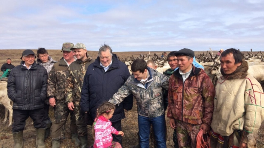 Александр Проханов и Дмитрий Артюхов посетили стойбище в Ямальском районе