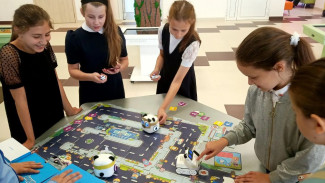 Развлечение, полезное для ума: школьники Губкинского учатся управлять роботами и дронами