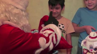Детям красноселькупских медиков подарили новогодние подарки 