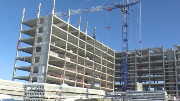 строящийся многоэтажный дом. строительный объект. недостроенные здания. план застройки салехард. здания сооружения объекты незавершенного строительства 1.