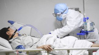 Ямальские врачи борются за жизнь 2 пациентов с COVID-19, которые в крайне тяжелом состоянии