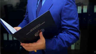 Прокурор добился жилья для семьи из аварийного дома в Салехарде