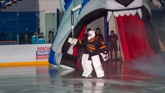 Баталии на льду: в Салехарде прошел хоккейный матч между северянами и командой «Российской прессы»