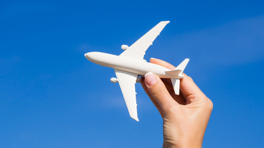 Полпред в УрФО поздравил работников гражданской авиации с праздником