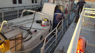 На Ямале от теплохода оторвался дебаркадер с людьми на борту 