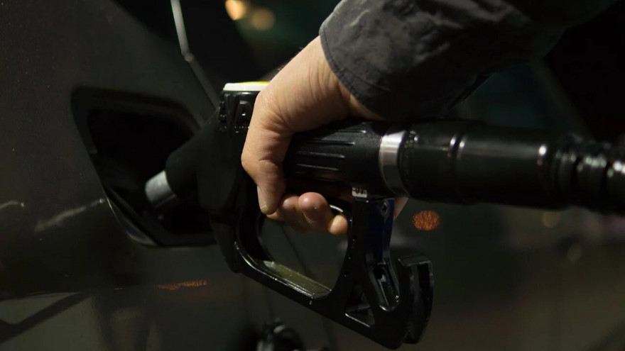 Министр энергетики объяснил запрет на ввоз дешевого бензина в Россию
