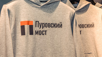 Пуровский мост становится брендом Ямала. Выпущена партия толстовок с его изображением