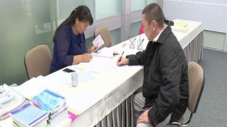 Не остался безучастным к судьбе района: Григорий Ледков досрочно проголосовал на своем избирательном участке в Тазовском