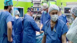 Хирург с мировым именем провел мастер-класс по эндоскопии для ноябрьских врачей