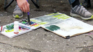 В Ноябрьске в рамках творческого проекта «Арт-град» уличные художники расписали окрестности города