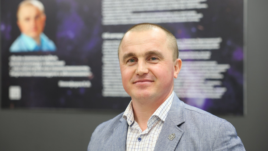 Именитый ямальский косторез Никифоров снова победил в конкурсе «Уникальные мастера России»