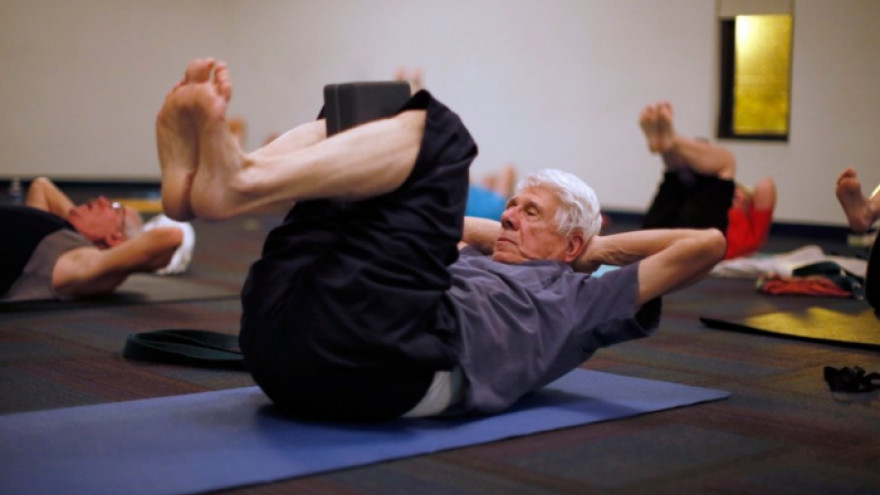 В Салехарде для тех, кому за 50, начали преподавать йогу